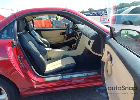 2001 Mercedes-Benz Slk 320 z USA, uszkodzony, nr VIN WDBKK65F51F208309